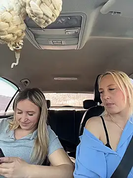 StasyWood: διαδικτυακό σόου στην κάμερα