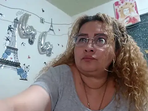 Perla1981-- Chat XXX in diretta