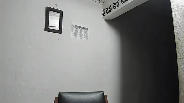 Chat +18 de tetasgrandes_karol ao vivo