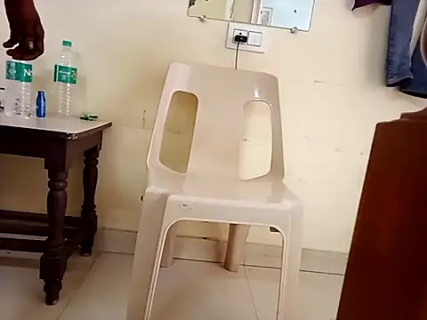 mohan555: διαδικτυακό σόου στην κάμερα