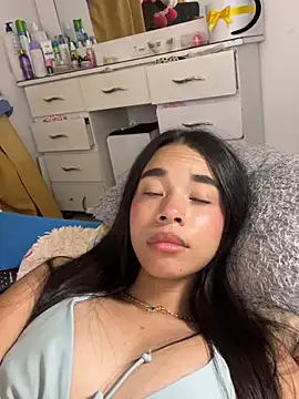 Онлайн чат XXX Milleradhara24