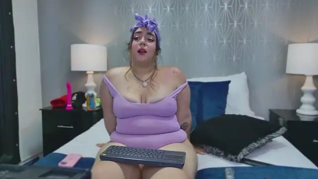 VioletMonroeen Webbikameraesitys