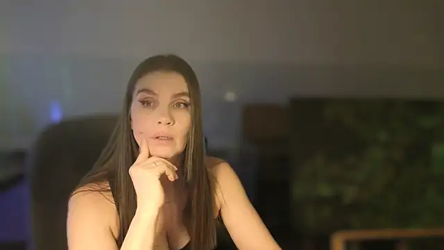 XXX chat uživo modela NoNudeElie