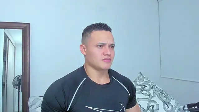 دردشة KingLevi01 الجنسية المباشرة