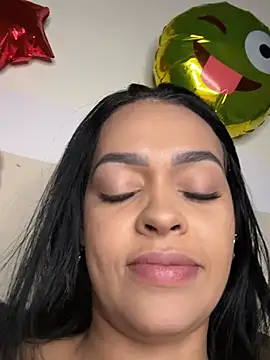 Lylyyy01 লাইভ XXX চ্যাট