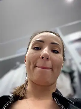 Show modela Wonder_Kari na web-kameri