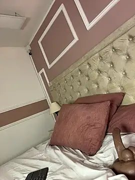 XXX chat uživo modela Pushaina__1