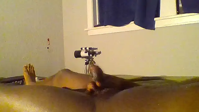 JezOne555: διαδικτυακό σόου στην κάμερα