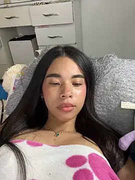 Chat +18 de Milleradhara24 ao vivo