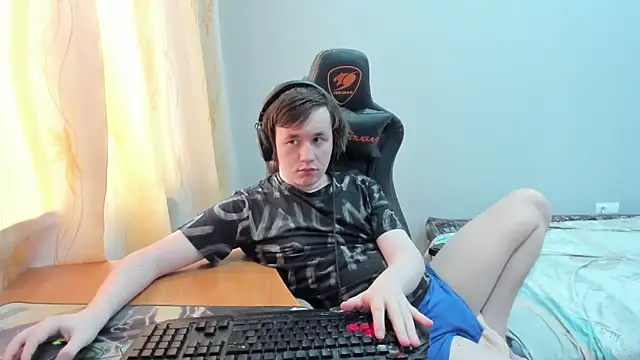 iliaskrislove webcam show