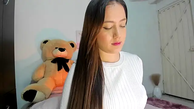 caro_gemmのライブXXXチャット