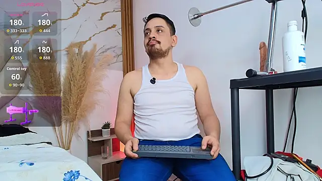 Christopherluxe: διαδικτυακό σόου στην κάμερα