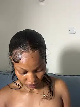 Sexxyronn Adlı Modelin Canlı XXX Sohbeti