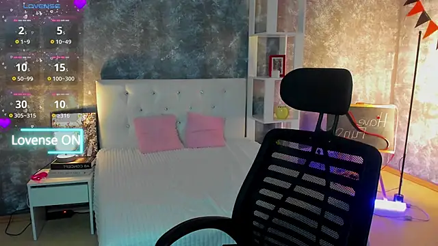 asti_bubbles' Live XXX Chat