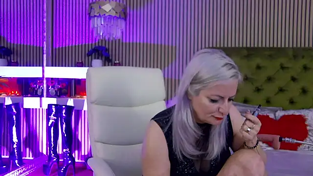 LadyTouch Adlı Modelin Canlı XXX Sohbeti