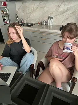 Nura_n_Sarah Webcamshow