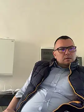 Mike8523 即時 XXX 聊天