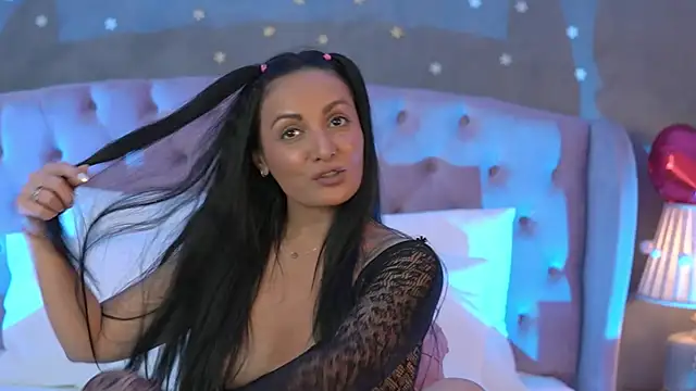 Chatroom XXX en direct de NovaDiamond