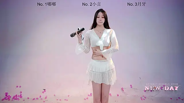 NEW-DAY: διαδικτυακό σόου στην κάμερα