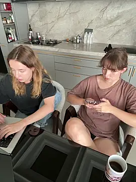 Nura_n_Sarah Show Webcam