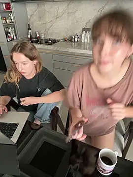 Nura_n_Sarah Webcam Show