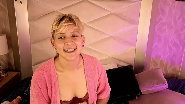 XXX chat uživo modela DannyRouds