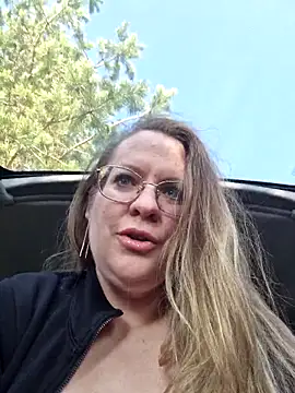 Show modela BustyLanaX na web-kameri