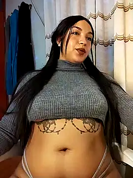 FallsForHerSmile's Live XXX Chat