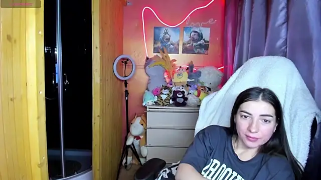 Živý XXX chat Fiery_Brunette_