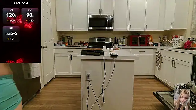 BlondiewithanassのライブXXXチャット