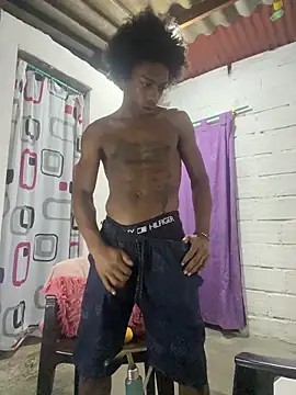 Larry-n-clouds Adlı Modelin Web Kamerası Şovu