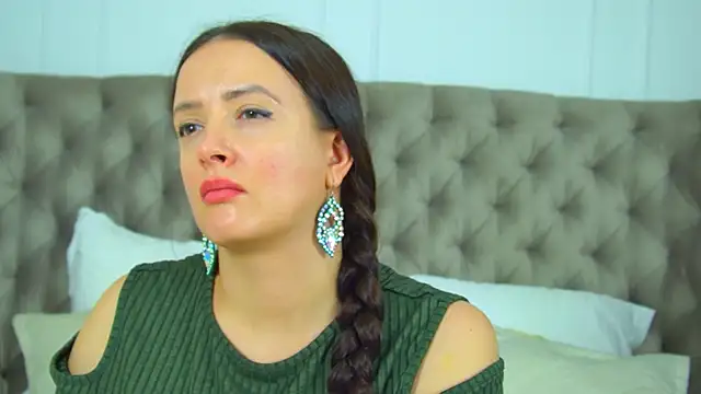 ElinaBellucciのライブXXXチャット