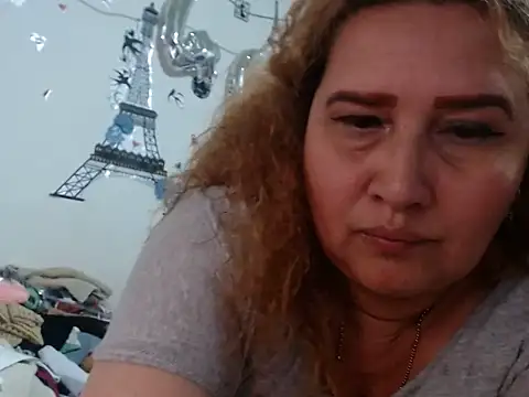 Perla1981-- élő XXX-chatje