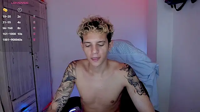 tylernova: онлайн-секс-чат