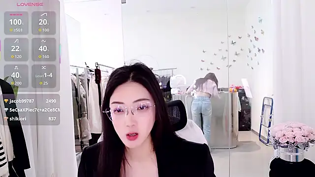 yangyang-777 Adlı Modelin Canlı XXX Sohbeti