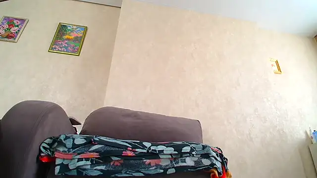 Brionia live XXX chat