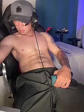 Chatroom XXX en direct de AngelLatinBoy