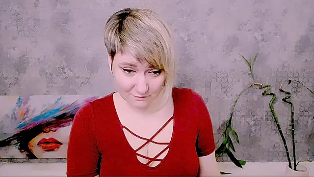 DjulliaのライブXXXチャット