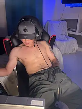 AngelLatinBoy: απευθείας συνομιλία ΧΧΧ