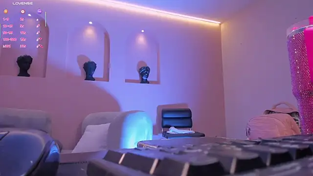 TaraLawrence Chat XXX in diretta