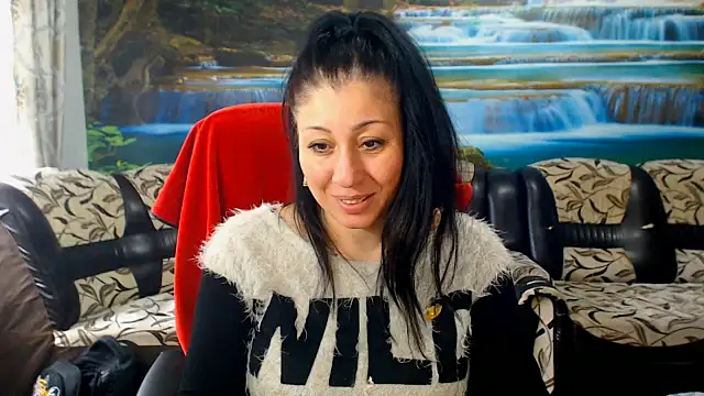 Chat +18 de MoistMady ao vivo