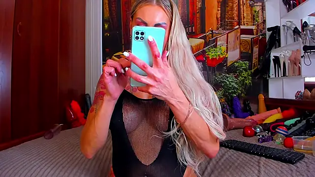 Chat XXX en directo de NikkaHOTx