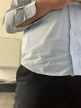 Show modela Mike8523 na web-kameri