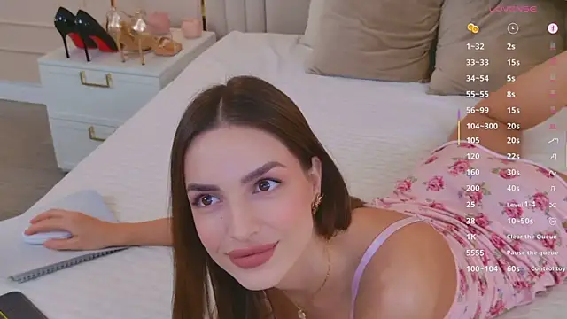 XXX chat uživo modela BellaHalles