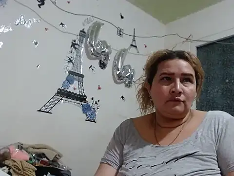 Chatroom XXX en direct de Perla1981--