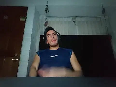 Chatroom XXX en direct de TommyMomentum