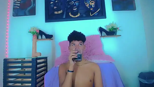 Sebastian_-D Adlı Modelin Canlı XXX Sohbeti