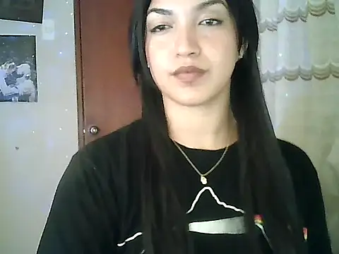 Chat +18 de FallsForHerSmile ao vivo