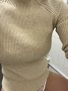 XXX chat uživo modela makomakos2