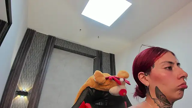 XXX chat uživo modela selene_red_